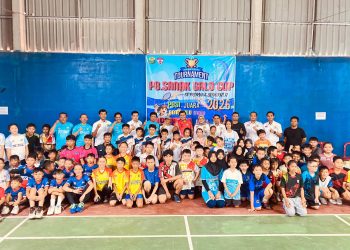 Turnamen Badminton PB Sanak Galo 2026 resmi dibuka di GOR Bulutangkis RDH Kota Bengkulu, Rabu (14/5/2026). (foto:yola)