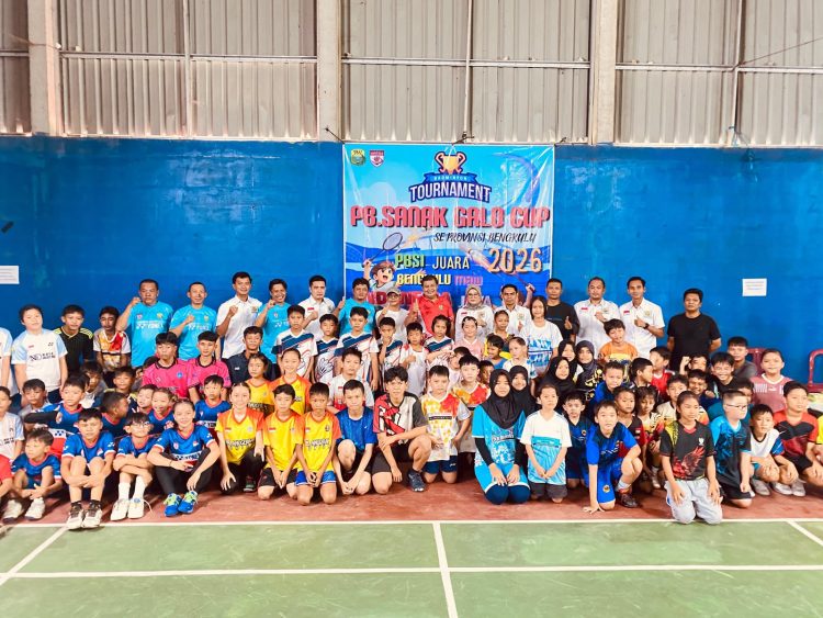 Turnamen Badminton PB Sanak Galo 2026 resmi dibuka di GOR Bulutangkis RDH Kota Bengkulu, Rabu (14/5/2026). (foto:yola)