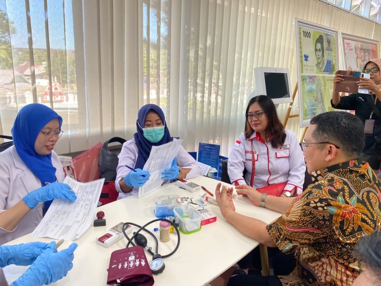 Kantor Perwakilan Bank Indonesia Provinsi Bengkulu kembali menggelar aksi donor darah bersama Palang Merah Indonesia Kota Bengkulu, Senin (18/5/2026). (foto:yola)