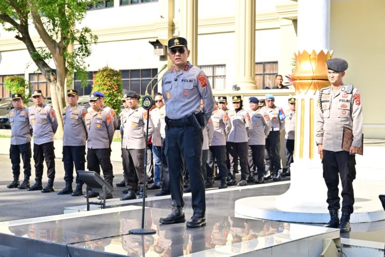 Kapolda Polda Jambi Irjen Pol. Krisno H. Siregar memimpin Apel Siaga Personel pengamanan peringatan Hari Buruh Internasional (May Day) 2026 di Lapangan Hitam Mapolda Jambi, Jumat (1/5/2026). (Dok.Redaksi)