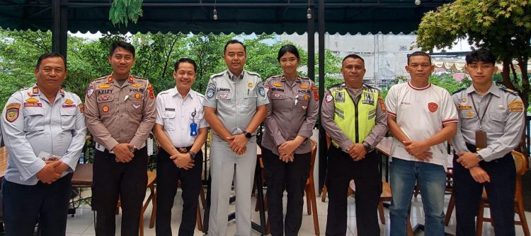 FLLAJ Kabupaten Bungo bersama sejumlah pemangku kepentingan poto bersama usai menggelar rakor (Dok. Humas JR)