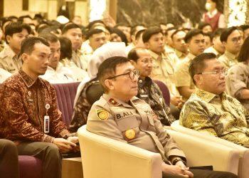 Wakapolda Jambi Brigjen Pol. B. Ali (tengah) menghadiri Rapat Konsolidasi Pelaksanaan Program Makan Bergizi Gratis (MBG) di Hotel BW Luxury Jambi, Sabtu (2/5/2026). (Dok. Nahar)