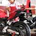 Mekanik melakukan servis sepeda motor Honda di bengkel AHASS. PT Sinar Sentosa Primatama (Dok. Sinsen)