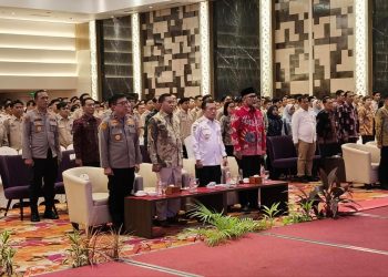 Gubernur Jambi Al Haris bersama jajaran pejabat pusat dan daerah menghadiri Rapat Konsolidasi Program Makan Bergizi Gratis (MBG) di Hotel BW Luxury Jambi, Sabtu (2/5/2026). (Dok. Redaksi)