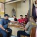 Petugas kepolisian melakukan pemeriksaan terkait kasus yang terjadi di wilayah Telanaipura, Kota Jambi, yang telah diklarifikasi Korem 042/Gapu tidak melibatkan anggota aktif TNI. (Dok. Nahar)