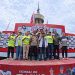 Wali Kota Jambi bersama jajaran pejabat dan perwakilan PT Sinar Sentosa Primatama (Sinsen) berfoto bersama pada final Walikota Cup Race 2026 di Kota Jambi, Minggu (3/5/2026). (Dok. Redaksi)