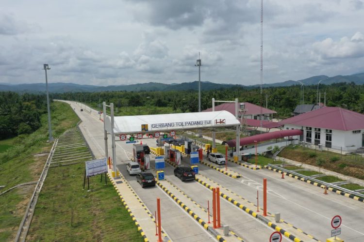 Suasana Gerbang Tol Padang Tiji di ruas Jalan Tol Trans Sumatera (Dok. Humas HK)