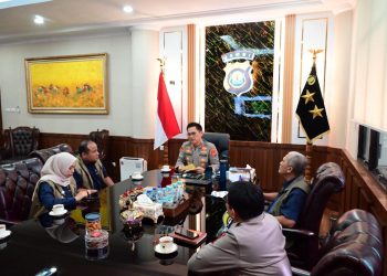 Kapolda Jambi Irjen Pol. Krisno H. Siregar memimpin audiensi bersama jajaran Perum Bulog Wilayah Jambi di Mapolda Jambi, Selasa (5/5/2026) (Dok. Humas)