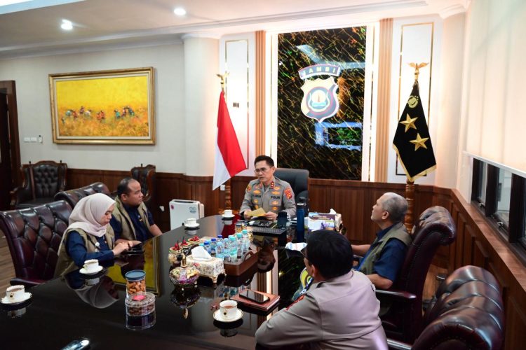 Kapolda Jambi Irjen Pol. Krisno H. Siregar memimpin audiensi bersama jajaran Perum Bulog Wilayah Jambi di Mapolda Jambi, Selasa (5/5/2026) (Dok. Humas)
