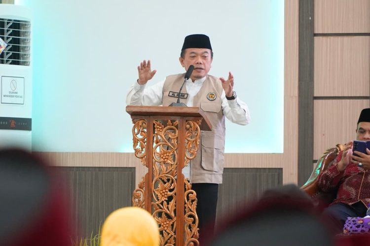 Gubernur Al Haris menyampaikan sambutan saat melepas Keberangkatan Kloter 1 Jemaah Haji asal Kota Jambi di Asrama Haji Jambi Jambi, Selasa (05/05/2026) (Dok. Diskominfo)