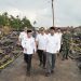 Gubernur Jambi Al Haris bersama jajaran meninjau lokasi kebakaran di Kelurahan Teluk Nilau, Kecamatan Pengabuan, Kabupaten Tanjung Jabung Barat, Rabu (6/5/2026). (Dok . Kominfo)