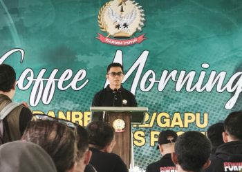 Danrem 042/Garuda Putih Brigjen TNI Yamin memberikan sambutan saat kegiatan coffee morning bersama insan pers di Jambi, Kamis (7/5/2026). (Dok. Nahar)