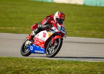 Pebalap muda binaan AHM melaju dalam ajang Idemitsu Honda Thailand Talent Cup 2026 di Sepang International Circuit, Malaysia. (Dok. Sinsen)