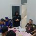Personel Subdit Gakkum Ditpolairud Polda Jambi melaksanakan pelimpahan tahap II tiga tersangka beserta barang bukti kasus perusakan hutan kepada Jaksa Penuntut Umum Kejaksaan Negeri Tanjung Jabung Barat, Kamis (7/5/2026). (Dok. Redaksi)