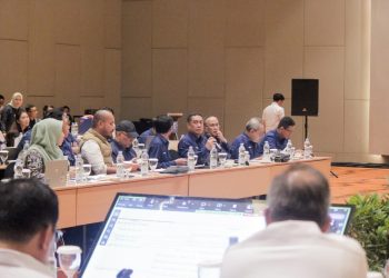 Perwakilan PT Hutama Karya, Kejaksaan Agung, ATR/BPN, serta pemerintah daerah mengikuti rapat koordinasi percepatan pembebasan lahan proyek jalan tol strategis di Sumatra Selatan, Rabu (6/5). (Dok. Humas HK)