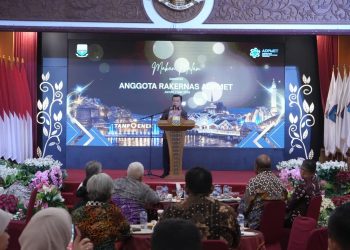 Gubernur Jambi Al Haris memberikan sambutan saat jamuan makan malam bersama peserta Rakernas ADPMET di Auditorium Rumah Dinas Gubernur Jambi, Kamis (7/5/2026) (Dok. Kominfo)