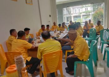 Pengurus dan kader DPD Partai Golkar Kabupaten Muaro Jambi mengikuti rapat konsolidasi dan persiapan Rakerda serta Muscam di Kantor DPD Partai Golkar Muaro Jambi, Sabtu (9/5/2026). (Dok. Dhea)