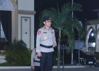 Kapolda Jambi Irjen Pol. Krisno H. Siregar memimpin Apel Peningkatan Kewaspadaan dan Kegiatan Rutin yang Ditingkatkan (KRYD) bersama personel gabungan Polda Jambi, Polresta Jambi, dan Brimob di Kota Jambi, Sabtu malam (9/5/2026). (Dok. Humas)