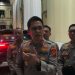 Kapolda Jambi Irjen Pol. Krisno H. Siregar memberikan keterangan kepada awak media usai memimpin Apel Kegiatan Rutin yang Ditingkatkan (KRYD) di Mapolresta Jambi, Sabtu malam (9/5/2026) (Dok. Redaksi)