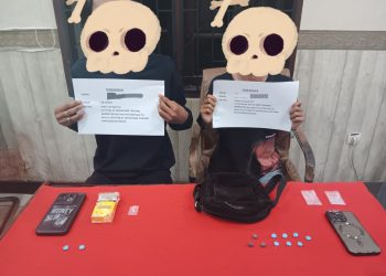 Dua remaja berinisial EPP (18) dan MA (18) setelah diamankan Satresnarkoba Polresta Jambi (Dok. Humas)