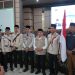 Gubernur Jambi Al Haris bersama petugas dan Jemaah Calon Haji Kloter BTH 19 usai prosesi pelepasan di Asrama Haji Kota Baru, Jambi, Selasa (12/5/2026). (Dok. Kominfo)