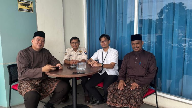 Tim Keasistenan Pencegahan Maladministrasi Ombudsman RI Perwakilan Jambi saat melakukan klarifikasi dan koordinasi dengan pihak MTs Laboratorium Jambi terkait isu dugaan siswa tidak dapat mengikuti ujian akibat tunggakan SPP, Rabu (13/5/2026). (Dok. Redaksi)