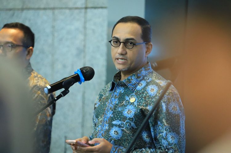 Kepala Eksekutif Pengawas Pasar Modal, Keuangan Derivatif, dan Bursa Karbon OJK Hasan Fawzi memberikan keterangan terkait dampak rebalancing indeks MSCI terhadap pasar modal Indonesia di Jakarta, Rabu (13/5/2026). (Dok. Humas OJK)