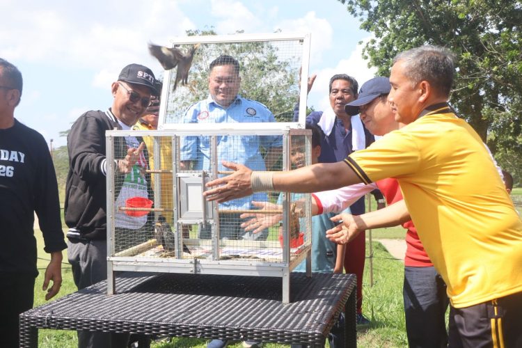 Kapolda Bengkulu Jalan Santai Bersama Buruh, di Lapangan Golf merah putih, Jumat (1/5/2026). (Foto:yola)